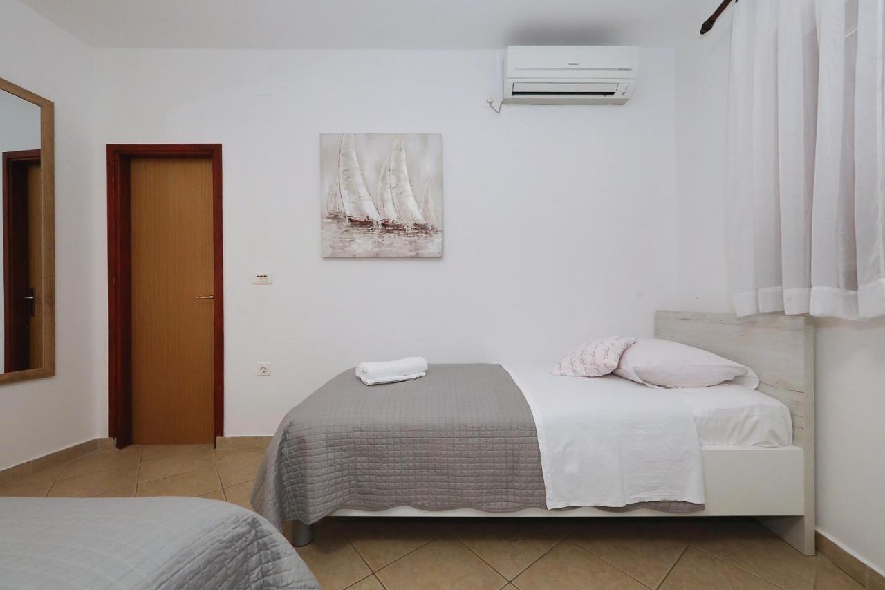 Apartmani Strpic Biograd Na Moru Eksteriør billede