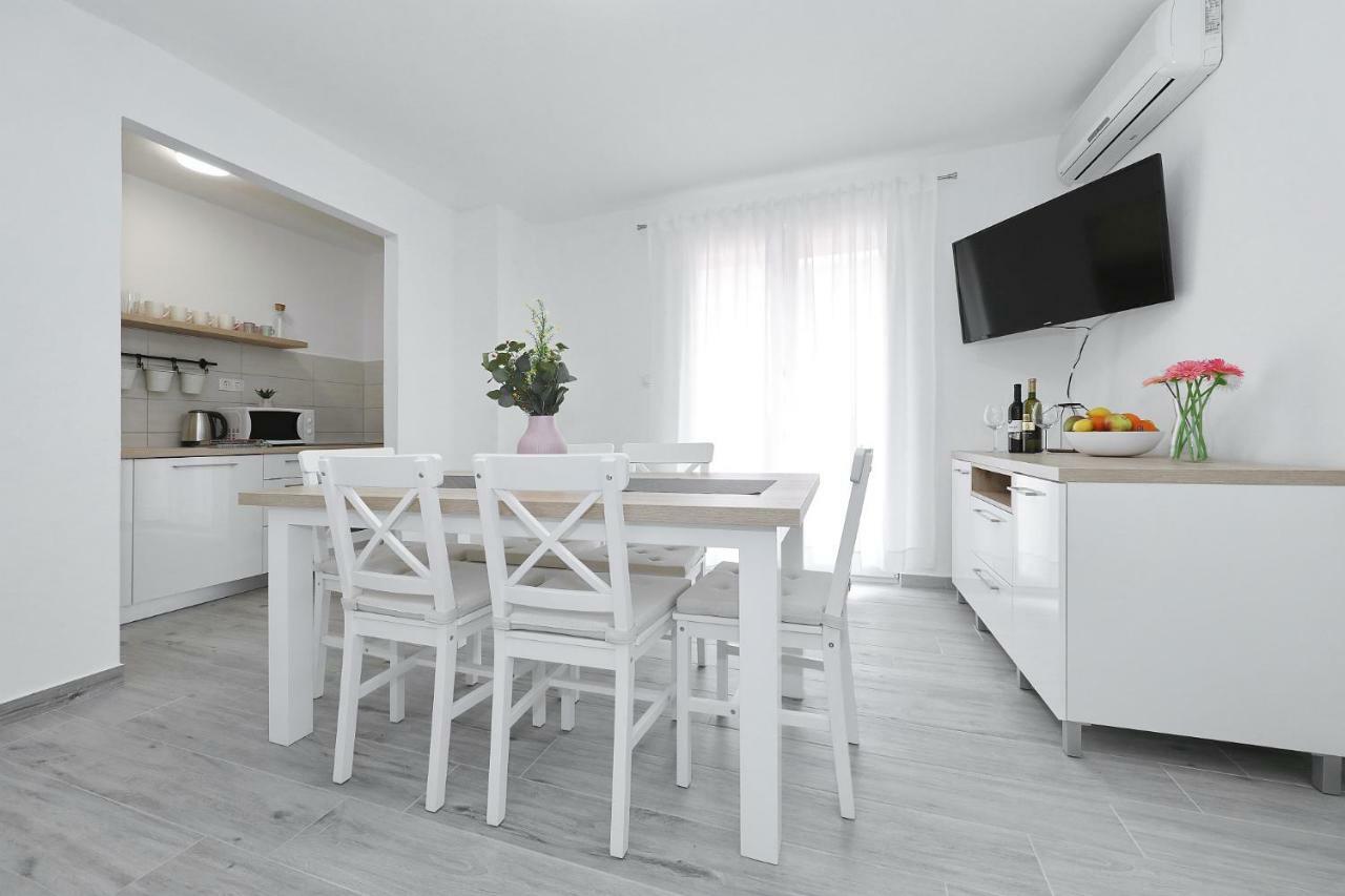 Apartmani Strpic Biograd Na Moru Eksteriør billede